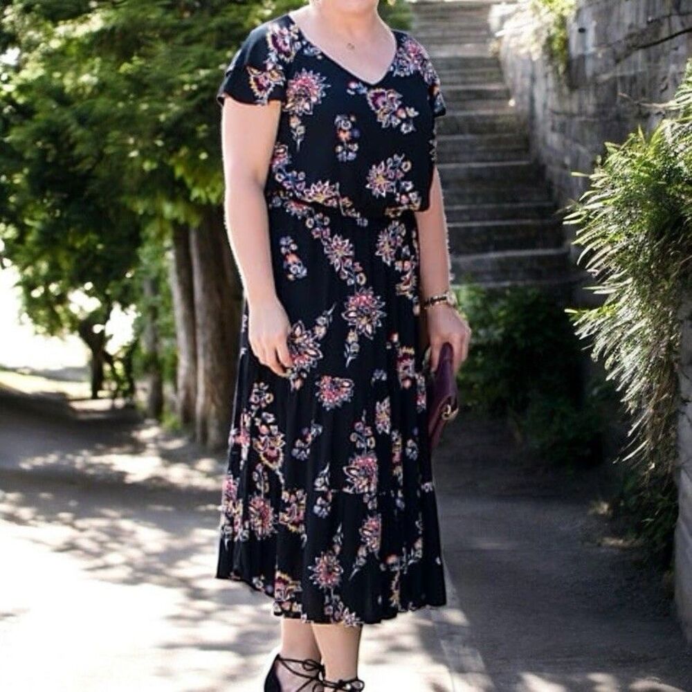 Old Navy Midi Dress M Black Floral Flutter Sleeve Dark Tiered Boho Artsy
